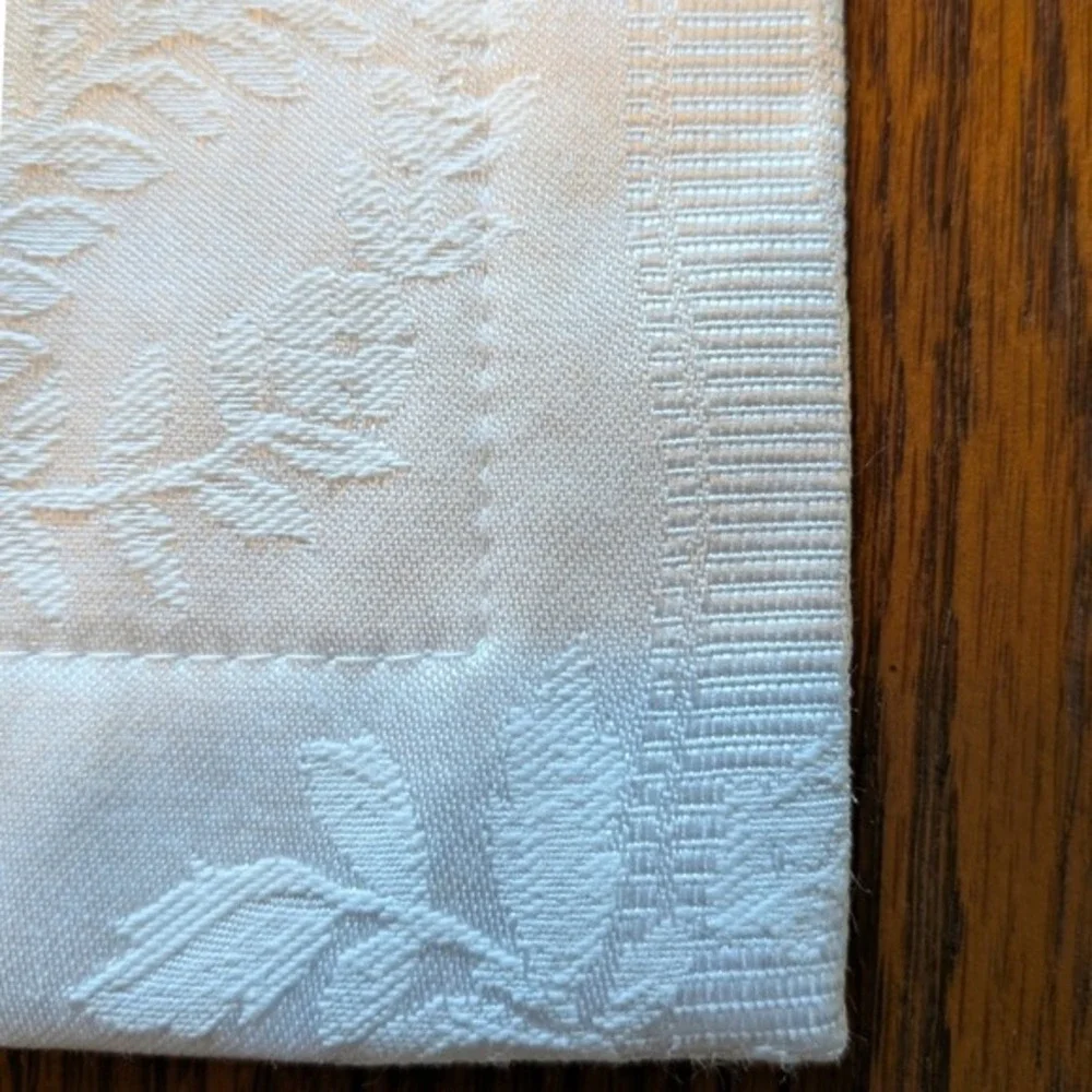Waterford China White Damask Floral Placemats 4 Vtg 1998 Cotton Blend Elegant